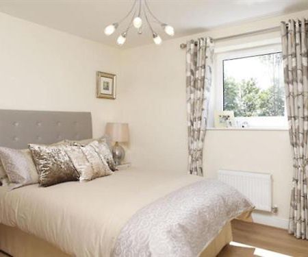 Apple House Guesthouse Heathrow Airport Хитроу Экстерьер фото