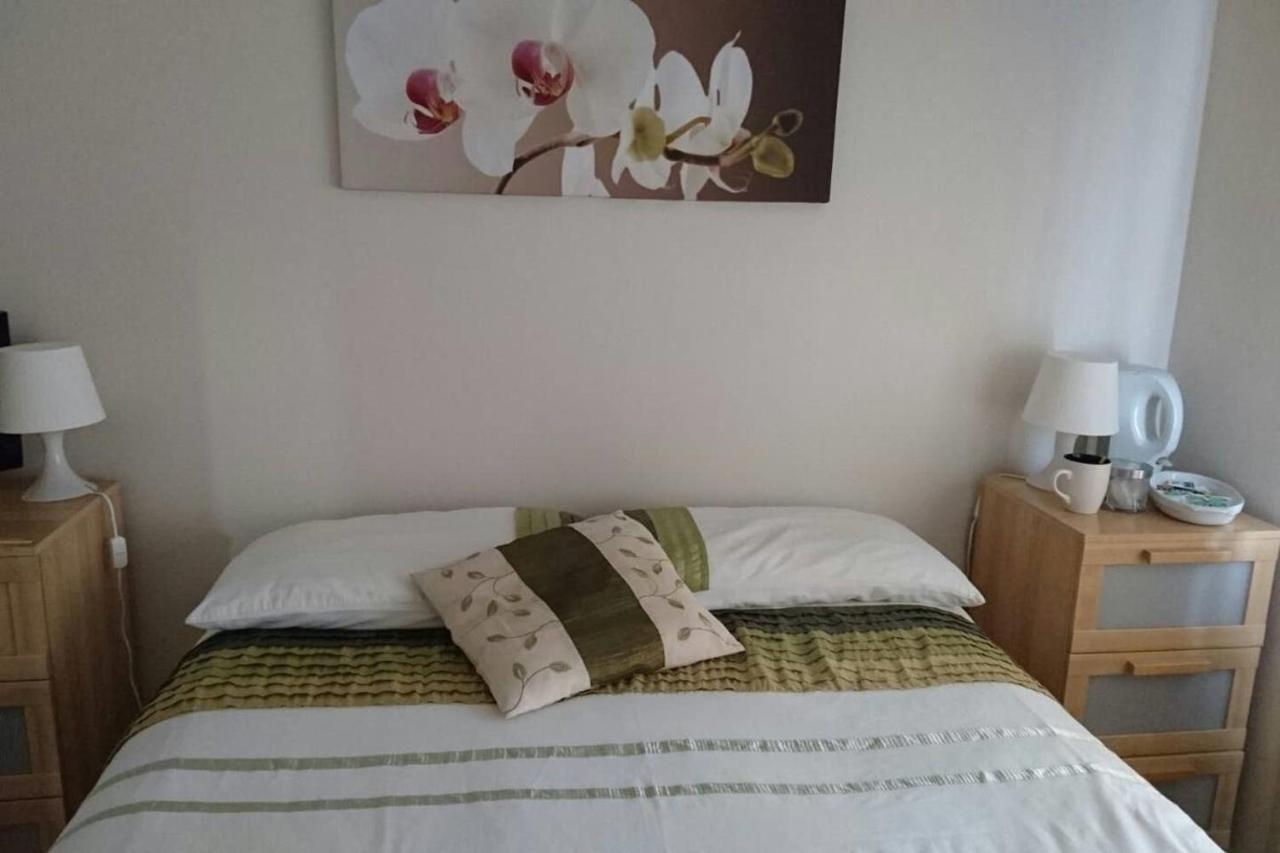 Apple House Guesthouse Heathrow Airport Хитроу Номер фото