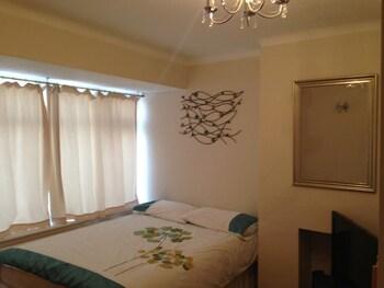 Apple House Guesthouse Heathrow Airport Хитроу Экстерьер фото